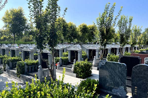 公墓环境